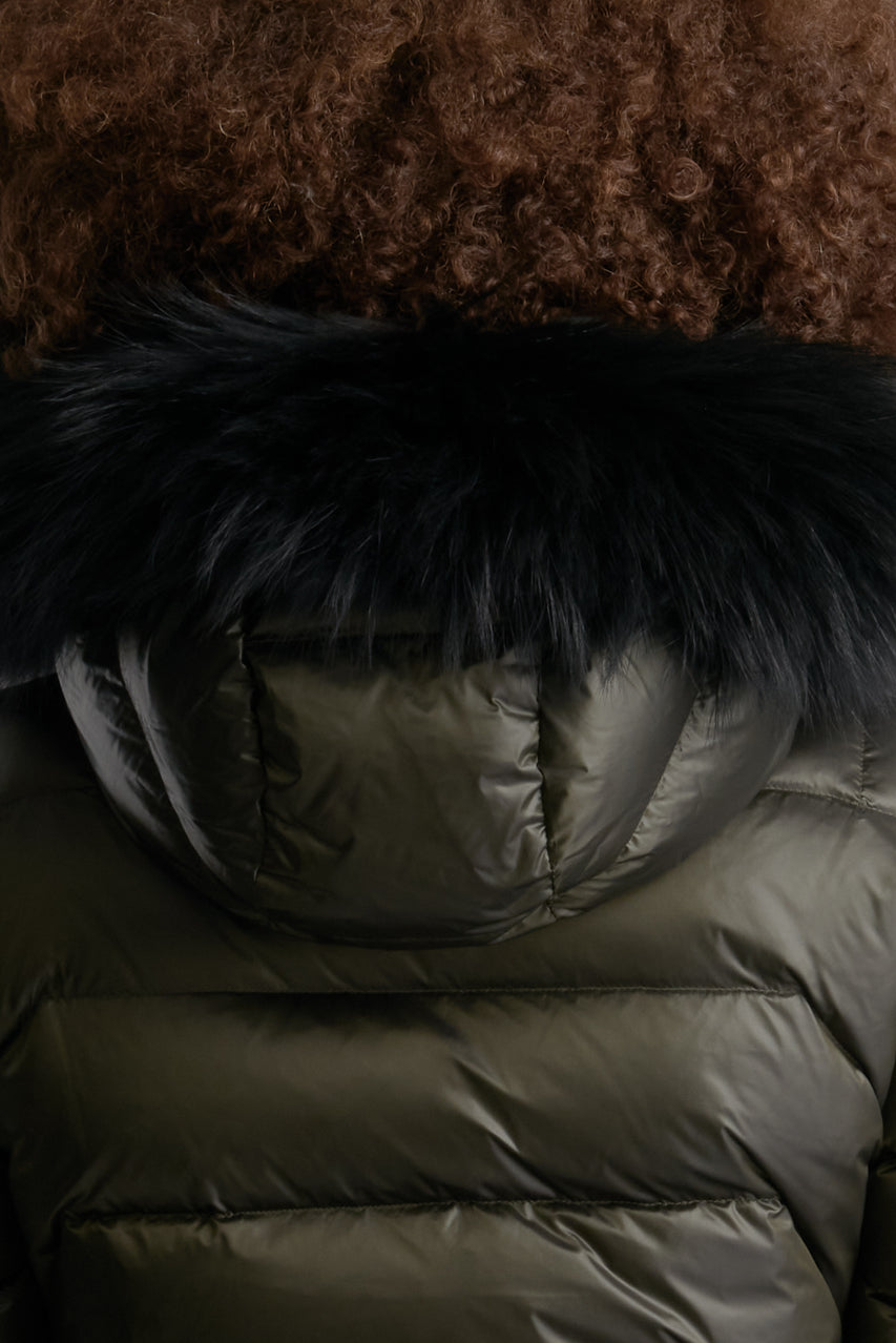 Close Up View of Unisex Carbon Black Fur Hood Trim by Reeev